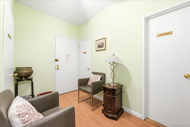 11050 71st Road 1N, Forest Hills, NY 11375