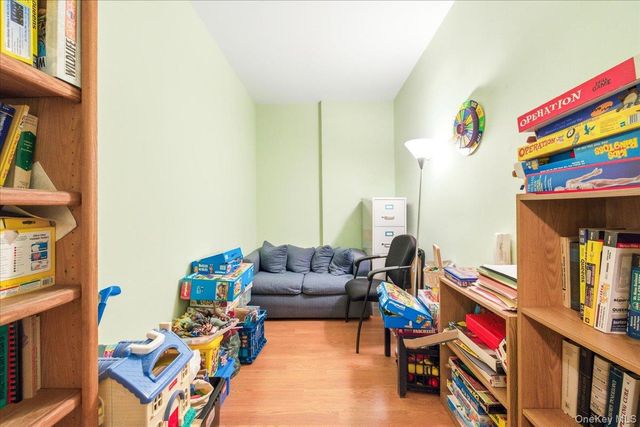 11050 71st Road 1N, Forest Hills, NY 11375