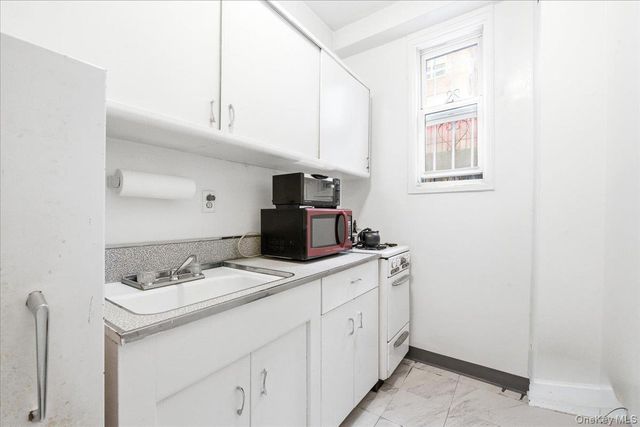 11050 71st Road 1N, Forest Hills, NY 11375