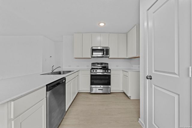 10016 Besson Blvd, Converse, TX 78109