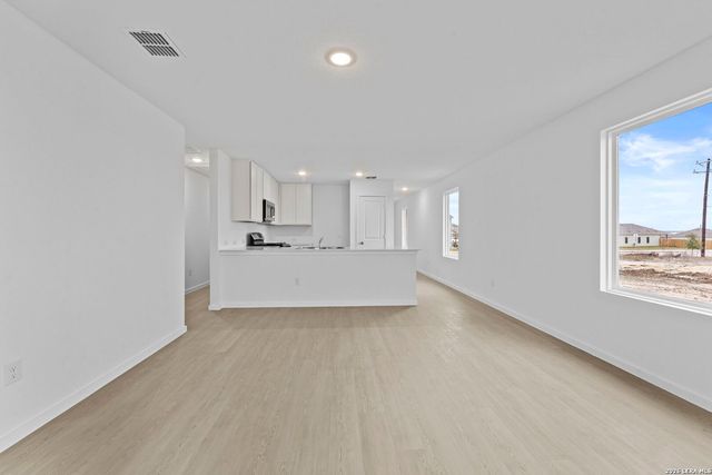 10016 Besson Blvd, Converse, TX 78109