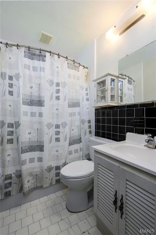 9903 Kenyon Court, St Louis, MO 63119