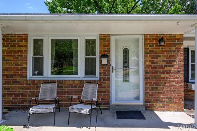9903 Kenyon Court, St Louis, MO 63119