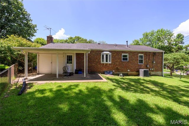 9903 Kenyon Court, St Louis, MO 63119