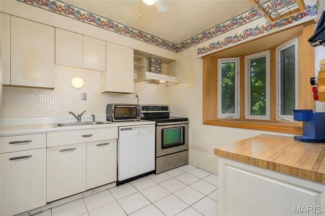 9903 Kenyon Court, St Louis, MO 63119