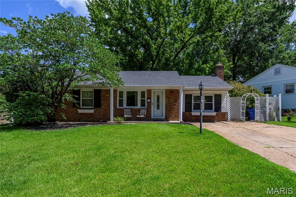 9903 Kenyon Court, St Louis, MO 63119