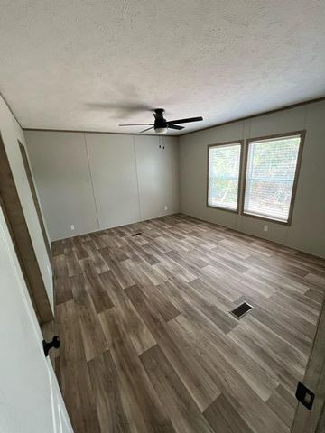 164 Chapel Hill DR, Bastrop, TX 78602