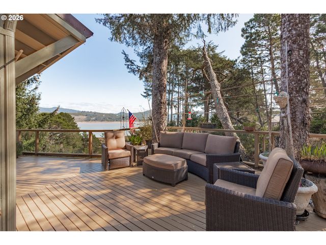 27 DUNE POINT Ln, Gleneden Beach, OR 97388