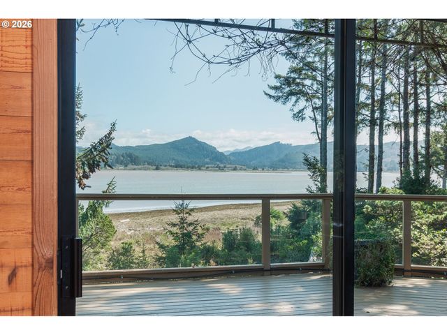 27 DUNE POINT Ln, Gleneden Beach, OR 97388