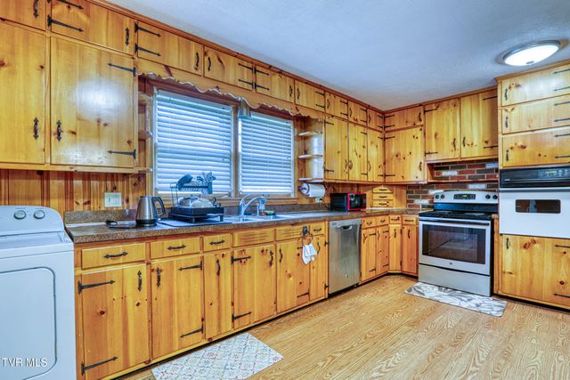 1503 West Lakeview Drive, Johnson City, TN 37601