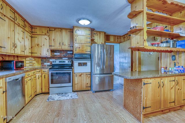 1503 West Lakeview Drive, Johnson City, TN 37601