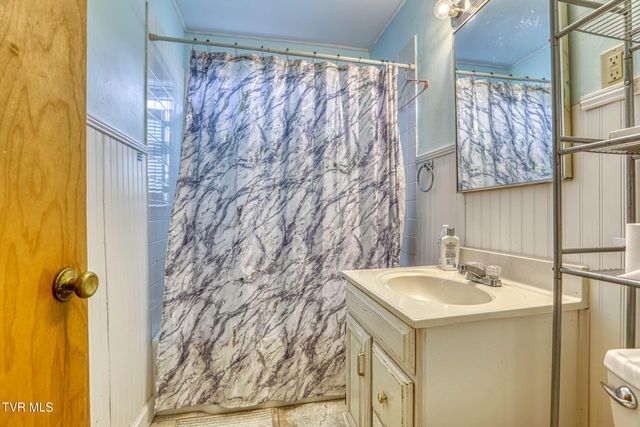 1503 West Lakeview Drive, Johnson City, TN 37601