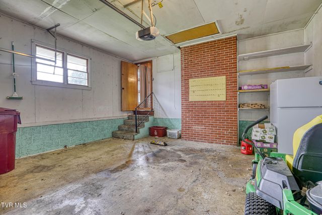1503 West Lakeview Drive, Johnson City, TN 37601