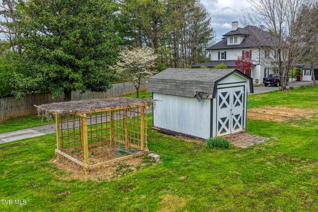 1503 West Lakeview Drive, Johnson City, TN 37601