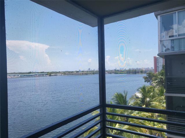 1075 NE Miami Gardens Dr 706, Miami, FL 33179