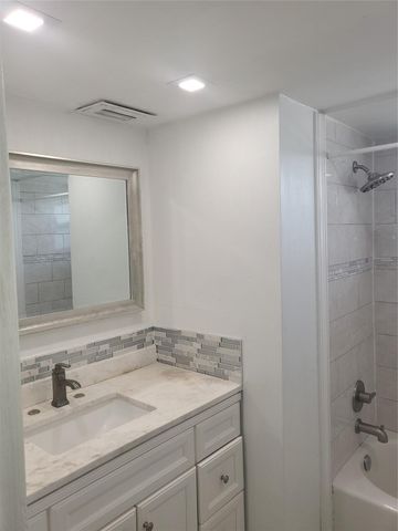 1075 NE Miami Gardens Dr 706, Miami, FL 33179