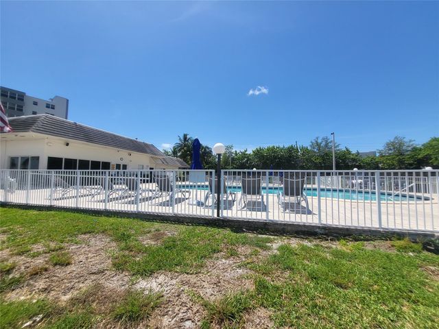 1075 NE Miami Gardens Dr 706, Miami, FL 33179
