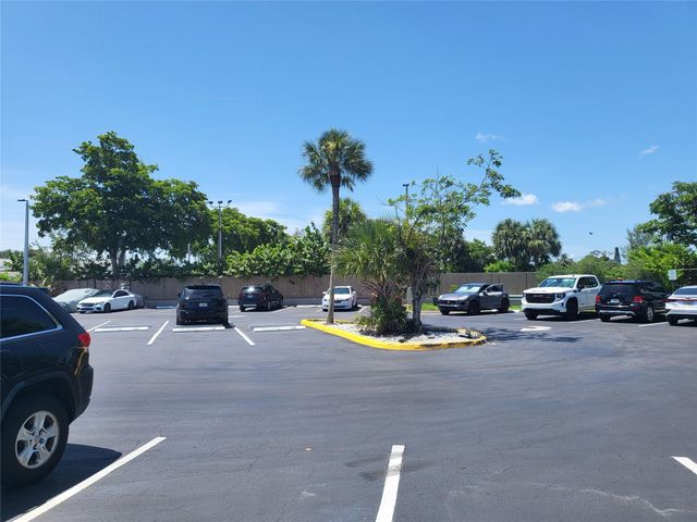 1075 NE Miami Gardens Dr 706, Miami, FL 33179