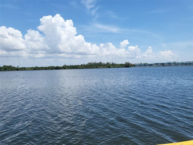 1075 NE Miami Gardens Dr 706, Miami, FL 33179