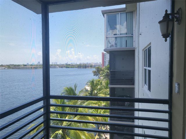 1075 NE Miami Gardens Dr 706, Miami, FL 33179
