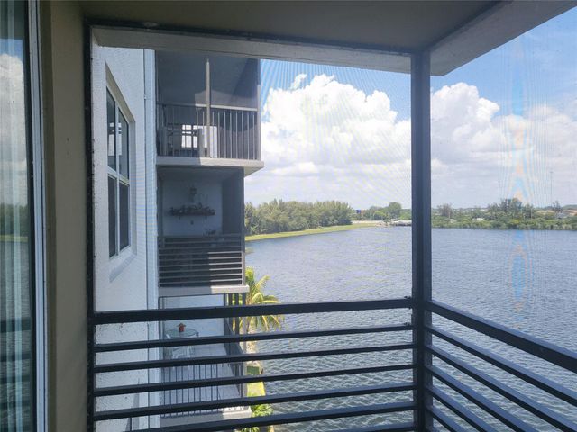 1075 NE Miami Gardens Dr 706, Miami, FL 33179