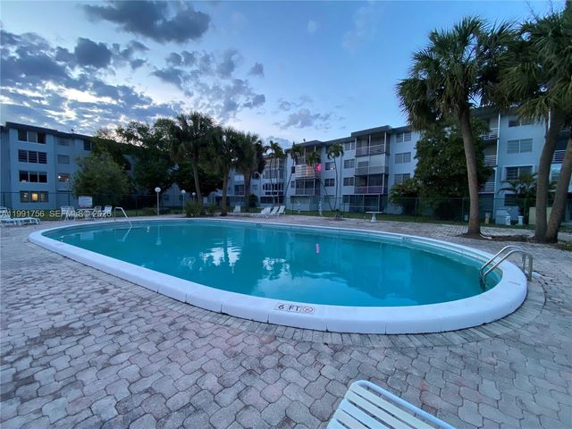 443 NE 195th St 436, Miami, FL 33179