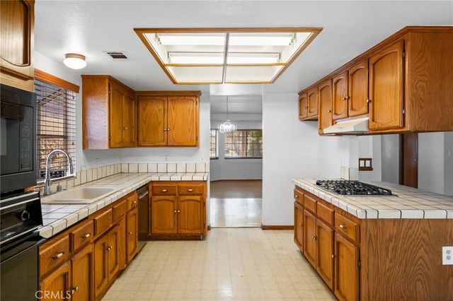 13035 Norfolk, Victorville, CA 92395