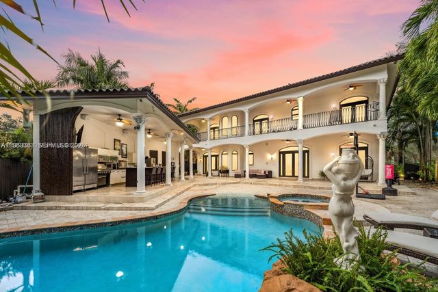 8200 NW 163rd St, Miami Lakes, FL 33016