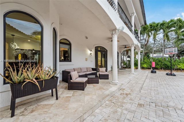 8200 NW 163rd St, Miami Lakes, FL 33016