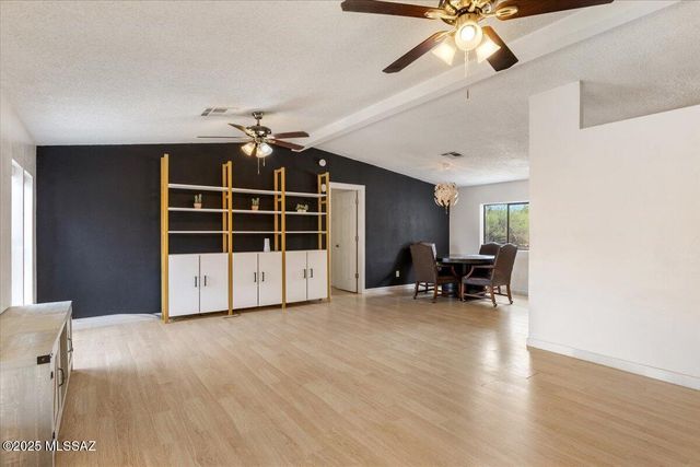 16606 N Columbus Boulevard, Tucson, AZ 85739