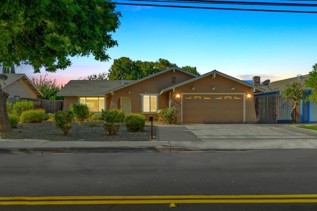 2820 E Orangeburg Ave, Modesto, CA 95355