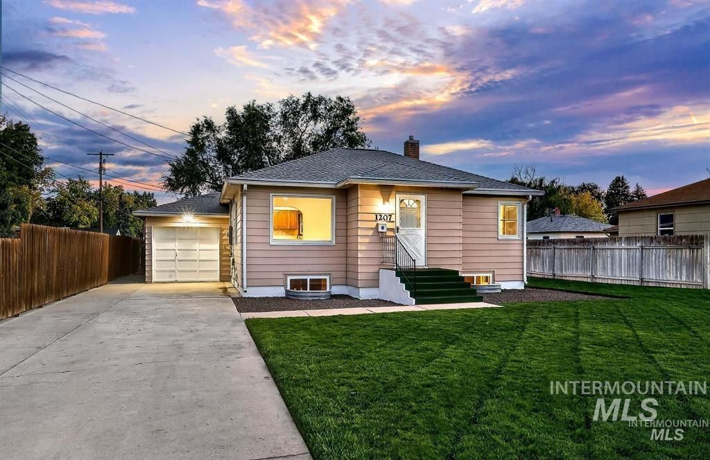 1207 E Sheridan Ave, Nampa, ID 83686