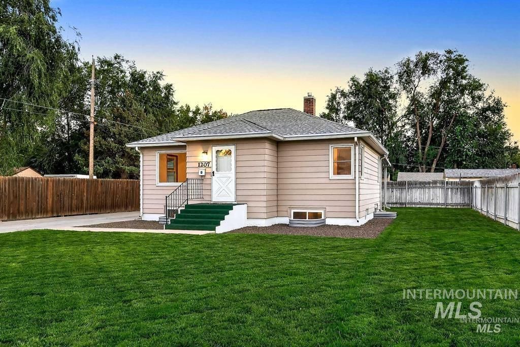 1207 E Sheridan Ave, Nampa, ID 83686 photo 2