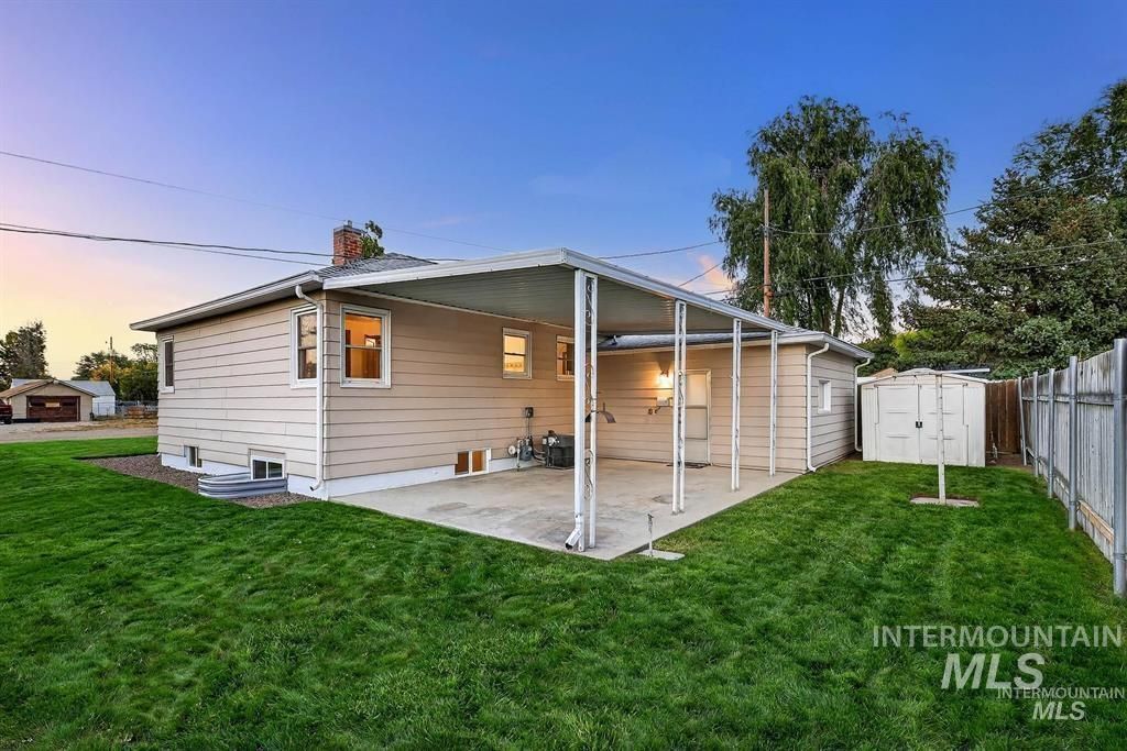 1207 E Sheridan Ave, Nampa, ID 83686 photo 3