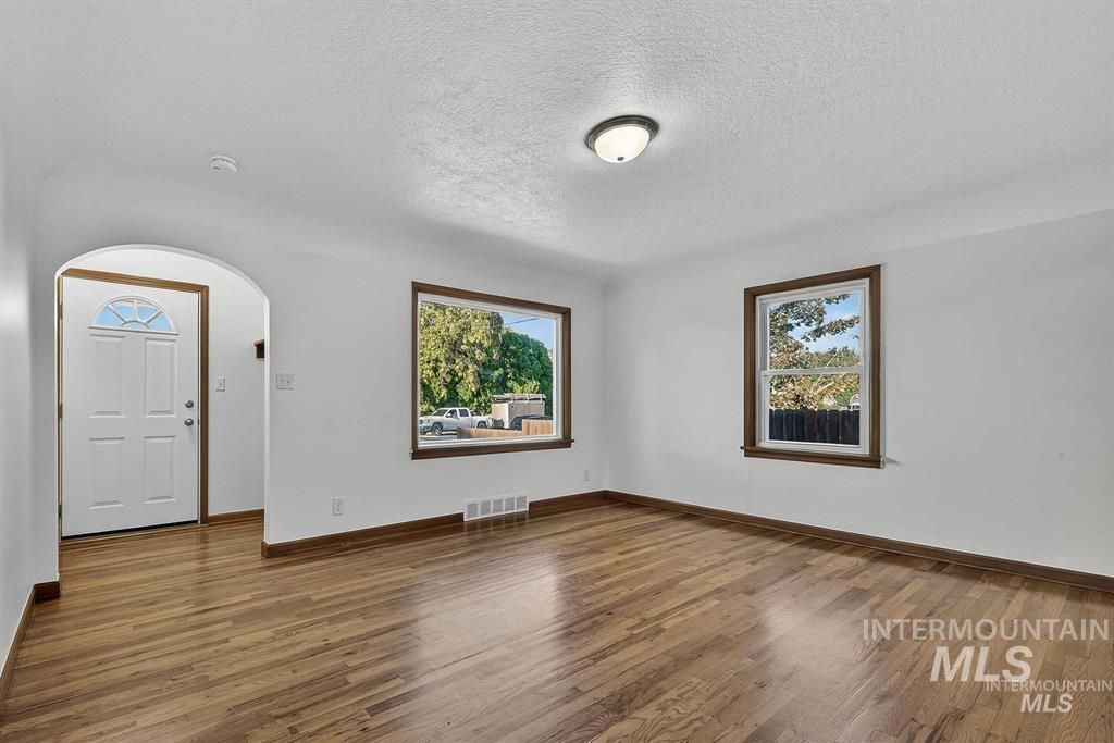 1207 E Sheridan Ave, Nampa, ID 83686 photo 6