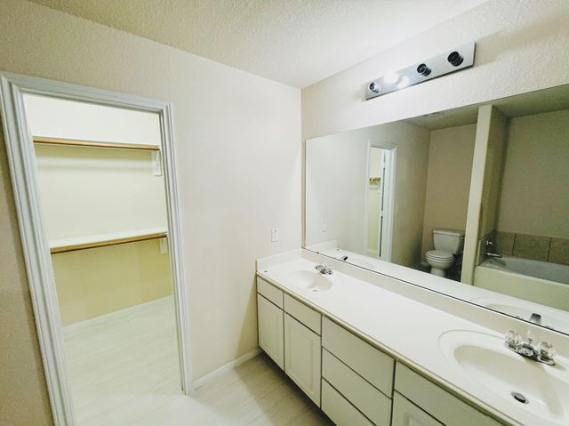 10515 Ince Ln, Houston, TX 77040