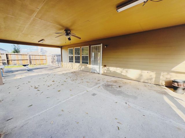 10515 Ince Ln, Houston, TX 77040