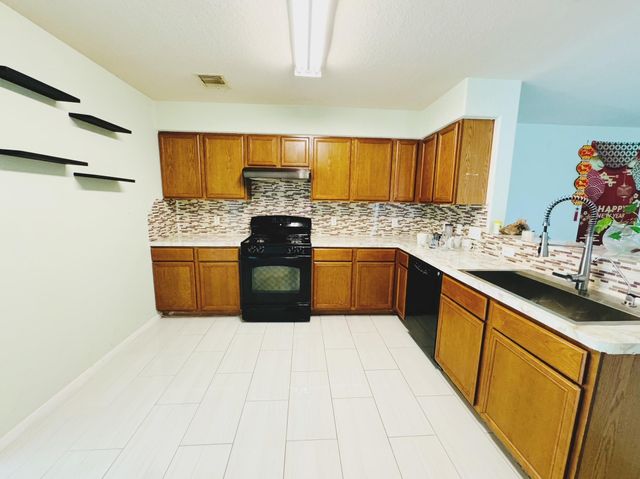 10515 Ince Ln, Houston, TX 77040