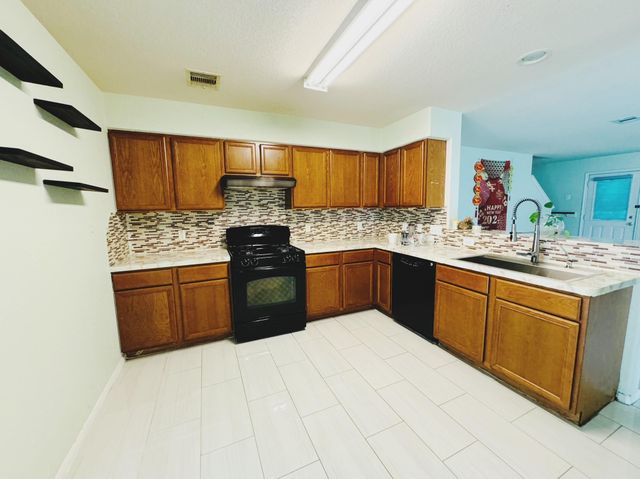 10515 Ince Ln, Houston, TX 77040