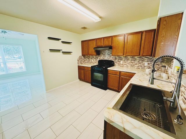 10515 Ince Ln, Houston, TX 77040