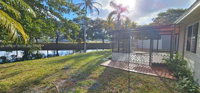 1251 SW 84th Ter, Pembroke Pines, FL 33025