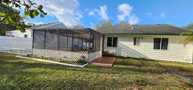 1251 SW 84th Ter, Pembroke Pines, FL 33025