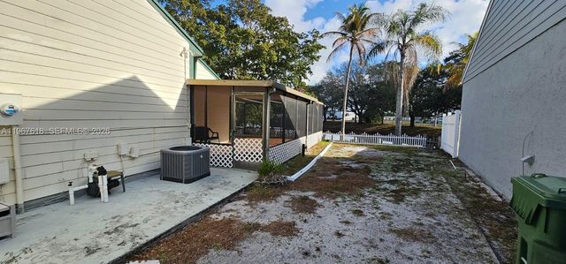 1251 SW 84th Ter, Pembroke Pines, FL 33025