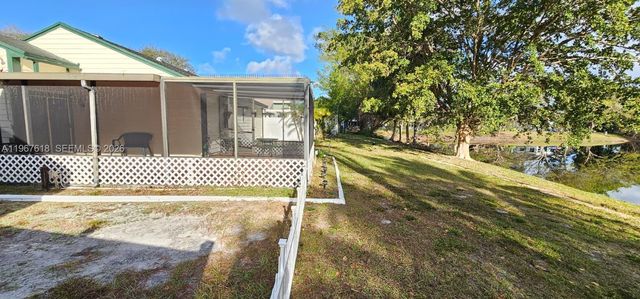 1251 SW 84th Ter, Pembroke Pines, FL 33025