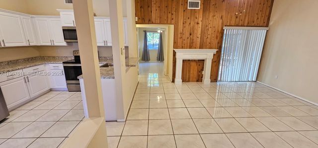 1251 SW 84th Ter, Pembroke Pines, FL 33025