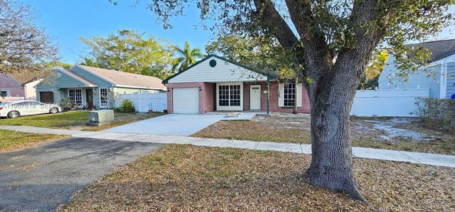 1251 SW 84th Ter, Pembroke Pines, FL 33025