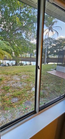 1251 SW 84th Ter, Pembroke Pines, FL 33025