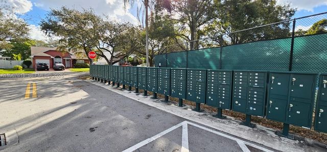 1251 SW 84th Ter, Pembroke Pines, FL 33025