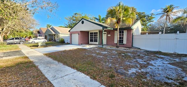 1251 SW 84th Ter, Pembroke Pines, FL 33025