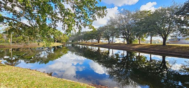 1251 SW 84th Ter, Pembroke Pines, FL 33025